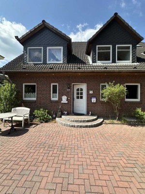Geräumiges Mittelreihenhaus mit Terrassendach und Garten in Hamburg