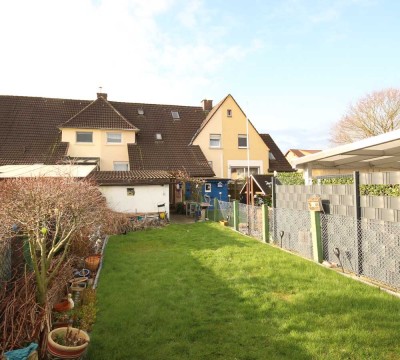 Ruhige Lage: Reihen-Eigenheim mit schönem Garten und Garage