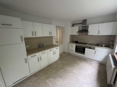 Schöne 3-Zimmer-Terrassenwohnung mit Balkon und Einbauküche in Tübingen