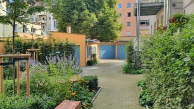 Top saniert: Dachgeschosswohnung mit großer Wohnküche, Einbauküche und Riesen-Balkon