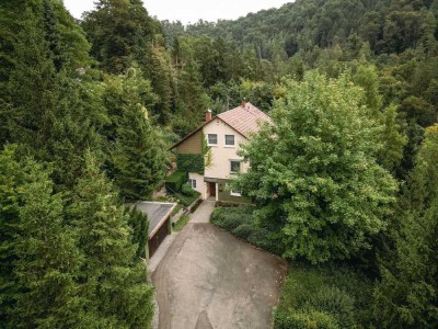 Einzigartiges Architektenhaus mit Waldgrundstück und großzügiger Außenanlage