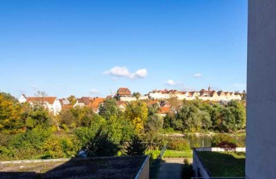 Sofort frei und komplett möbliert, großer Süd-West-Balkon, Garage