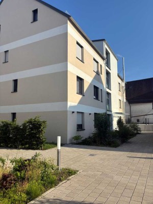 Neuwertige 4-Raum-Wohnung mit geh. Innenausstattung und Balkon