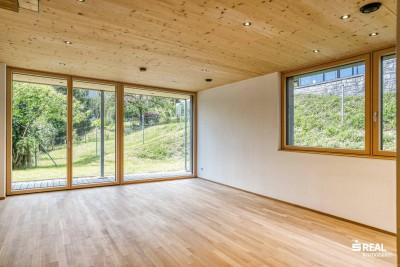 Geräumige zweigeschoßige Gartenwohnung - Erstbezug