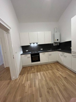 9, Erstbezug nach Renovierung Altbau