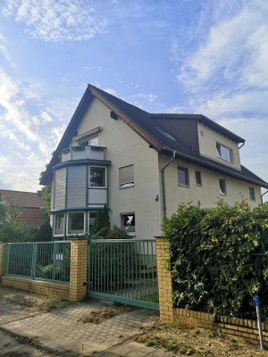 Helle 3-Zimmer-Dachgeschosswohnung mit Balkon und EBK in Eichwalde von privat