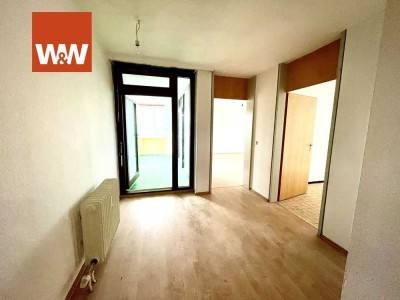 VIELFÄLTIGE NUTZUNG IN SCHÖNEM WOHNRAUM: 3 Zimmerwohnung, Stellplatz Tiefgarage, Balkon-Wintergarten