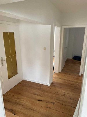 Exklusive, vollständig renovierte 3-Zimmer-Wohnung mit Balkon und EBK in Mainz