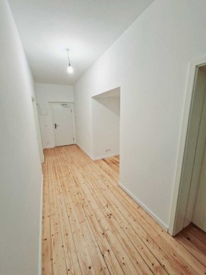 Erstbezug: sanierte Altbau 3-Zimmer-Wohnung in grüner beliebter Lage