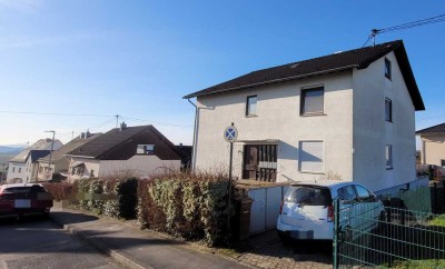 Solide Kapitalanlage 4 Familienhaus mit 4 Garagen