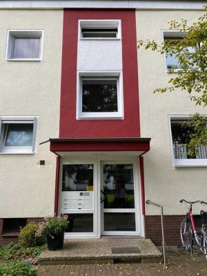 Vollständig renovierte 3-Zimmer-Wohnung mit Balkon und EBK in Neumünster