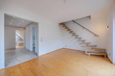 Helle Maisonette-Wohnung mit Dachstudio, Balkon und Carport in beliebter Lage von Bad Vilbel