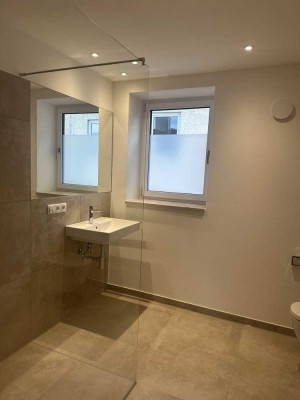 Kernsanierte 2-Zimmer-Wohnung im 2. OG – Innenstadt Krumbach mit Balkon und Einbauküche