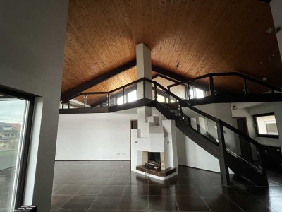 Grossräumige Wohnung mit Gallerie, Kamin und drei Balkonen im Zentrum von Schriesheim