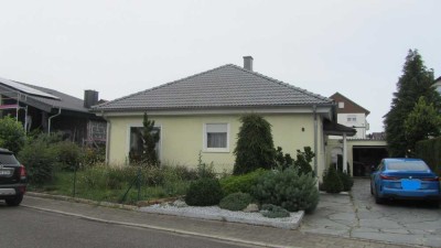 Charmanter Bungalow mit idyllischem Garten