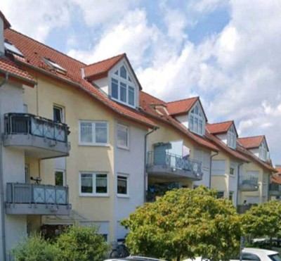 Freundliche 2-Zimmer-Dachgeschosswohnung mit EBK in Lampertheim
