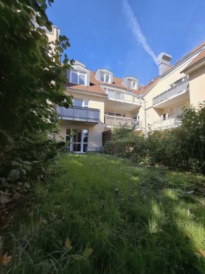 Single 1-Raum Wohnung mit Terrasse und Gartenanteil und neuer Einbauküche
