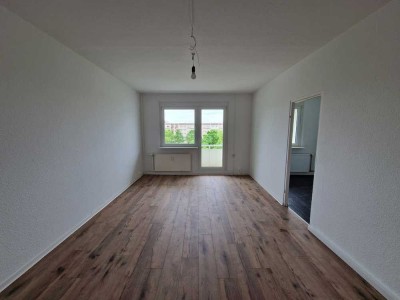 Ab 01.08.! Hoch hinaus in euer neues Wohnglück: 2-Zimmer-Wohnung mit Balkon wartet in Hohenstücken!