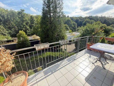 S-HEDELFINGEN: Attraktive, großzügige 2,5-Zi.-Whg. * Balkon * EBK * Duplex-Parker * (für 1-2 Pers.)