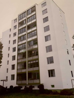 Modernisierte 3,5-Raum-Wohnung mit Balkon und Einbauküche in Weinheim