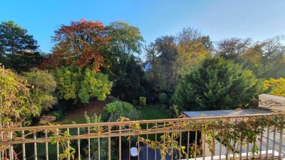 Schöne, helle Altbauwohnung in der Südstadt mit Stuck u. großzügiger Terrasse