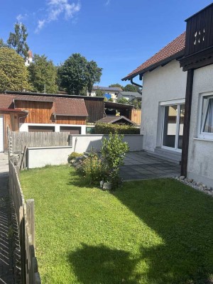 Exklusive, geräumige 2-Zimmer-Wohnung mit Terrasse und Einbauküche in Kranzberg