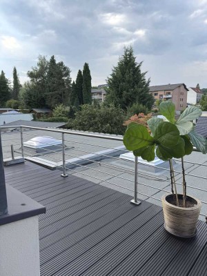 Charmante 2,5 Zimmer Wohnung mit Balkon & EBK in Zweifamilienhaus