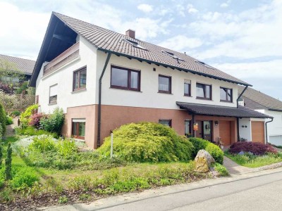 Schöne 2,5-Zimmer-DG-Wohnung mit Balkon in Bretten