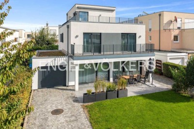 Luxuriöses Traumhaus in Frankfurt: Exquisite Residenz mit Top-Infrastruktur und Naturnähe
