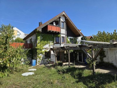 Gepflegtes EFH (Wfl. 130 m²) mit Doppelgarage, Garten, Terrasse und Balkon in begehrter Siedlungsla