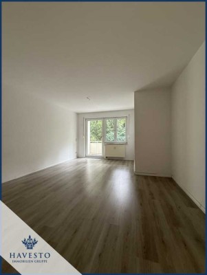 Renovierte 2-Raum Wohnung mit Balkon, Neuer Einbauküche & Stellplatz!