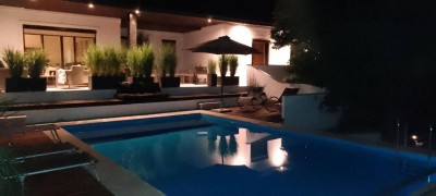 Villen Etage mit eigenem Pool 5 Minuten vom Badesee