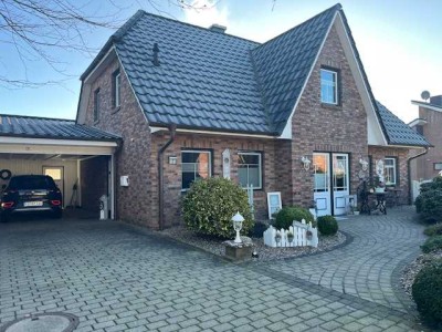 Schönes Einfamilienhaus mit Kapitänsgiebel in Hamweddel