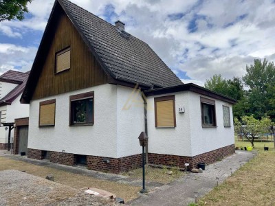 Ein Ort für Neues – sanierungsbedürftiges Haus oder perfektes Grundstück für Ihren Neubau