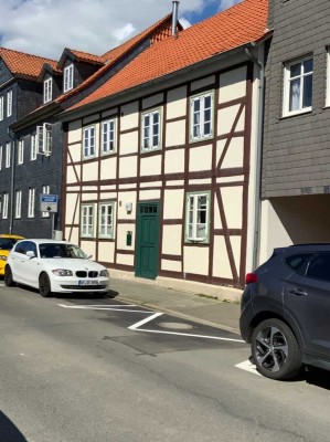 Frisch grundsanierte  zentrale 4-Zimmer-Wohnung - Außen historischer Charme, innen modernes Ambiente