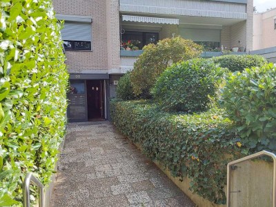 Geschmackvolle, gepflegte 3-Raum-Wohnung mit Balkon und Einbauküche in Düsseldorf