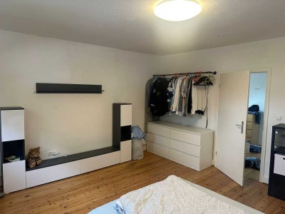 Helle, ruhige 2,5 Zimmer Wohnung in Bahnhofsnähe!