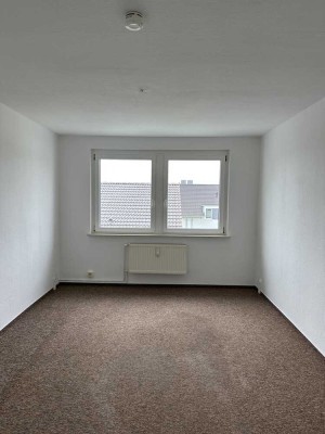 geräumige 2-Raum-Wohnung, Wannenbad mit Fenster, Keller und Stellpl. mgl.