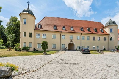 Wohnen im Schloss – eine 2 Zimmer Maisonettewohnung mit Charakter, Geschichte und modernem Komfort