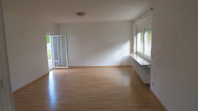 Schöne 3-Raum-DG-Wohnung mit EBK, Dachterrasse und Balkon in Saarbrücken - Scheidt