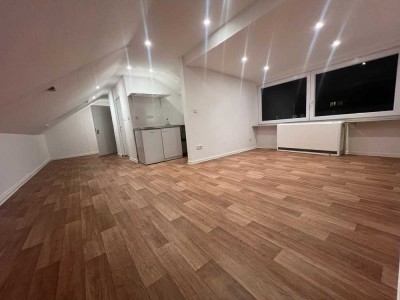 Freundliche und vollständig renovierte 1-Zimmer-DG-Wohnung in Krefeld