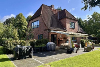 Großzügiges Einfamilienhaus mit weitläufigem Grundstück