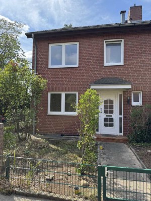 Preiswertes 6-Zimmer-Reihenendhaus mit EBK in Norderstedt