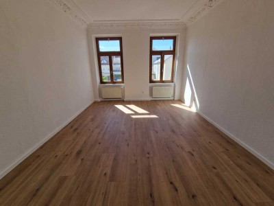 3-Zimmerwohnung im Altbau mit Stuck + Tageslichtbad + Einbauküche als Option