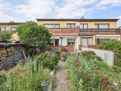 Reihenmittelhaus in Güstrow: vollunterkellert mit Kamin, Terrasse, 2 Garagen und in ruhiger Wohnlage