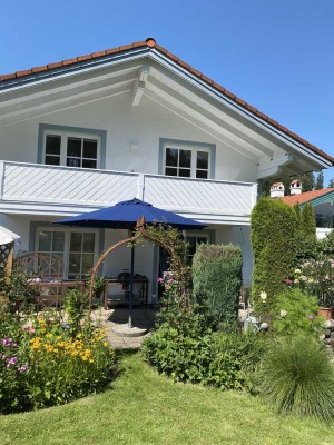 Chice, ruhige Südbalkon-DG-Wohnung in gepflegtem Zweifam-Haus an weibl. Single zu vermieten. .