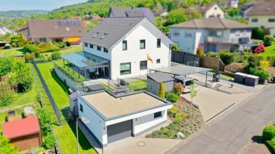 Exklusives Einfamilienhaus mit großem Garten und schönem Fernblick