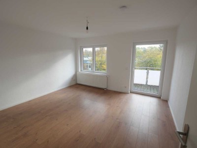 Modernisierte  4-Zimmer Whg. im 1. OG (mit Balkon und EBK)
