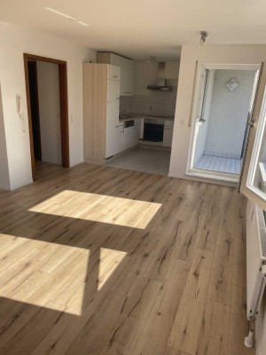 Helle Etagenwohnung mit Balkon in zweiter Reihe
