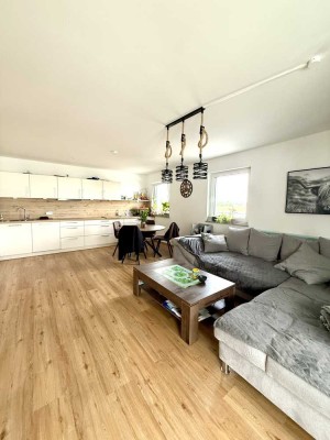 Moderne 2-Zimmer-Wohnung mit großem Wohn-Essbereich, Balkon und TG-Stellplatz